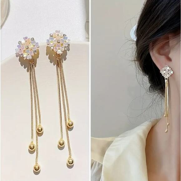 NEW Pair of long dangle floral tassel drop earrings, dangle earring, gold tassel - Picture 2 of 4